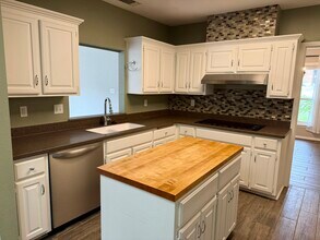 13414 Rockhampton St in San Antonio, TX - Building Photo - Building Photo