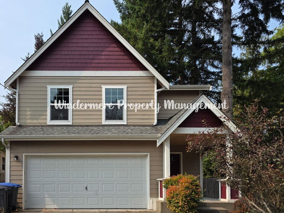 1311 Shorewood Dr in Bremerton, WA - Building Photo