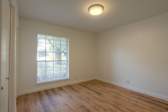 7403 Glenhill Rd in Austin, TX - Building Photo - Building Photo