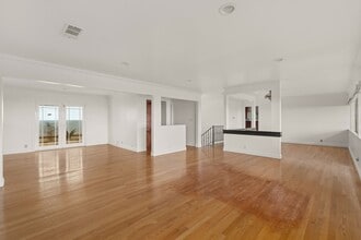 7206 Crest Rd in Rancho Palos Verdes, CA - Building Photo - Building Photo