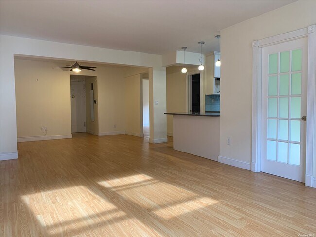 102-55 67th Dr-Unit -3F in Queens, NY - Building Photo - Building Photo