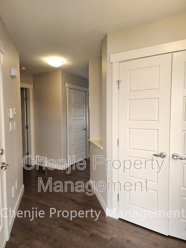 4934-4214 214 St in Edmonton, AB - Building Photo - Building Photo
