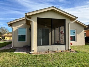 329 Grand Canal Dr in Kissimmee, FL - Building Photo - Building Photo