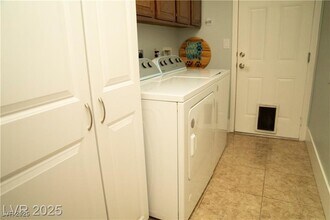 3436 N Tenaya Wy in Las Vegas, NV - Building Photo - Building Photo