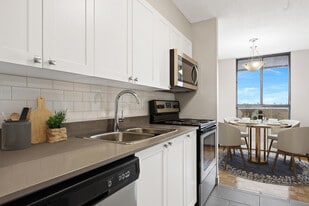 Arlington Apartments in Ottawa, ON - Building Photo