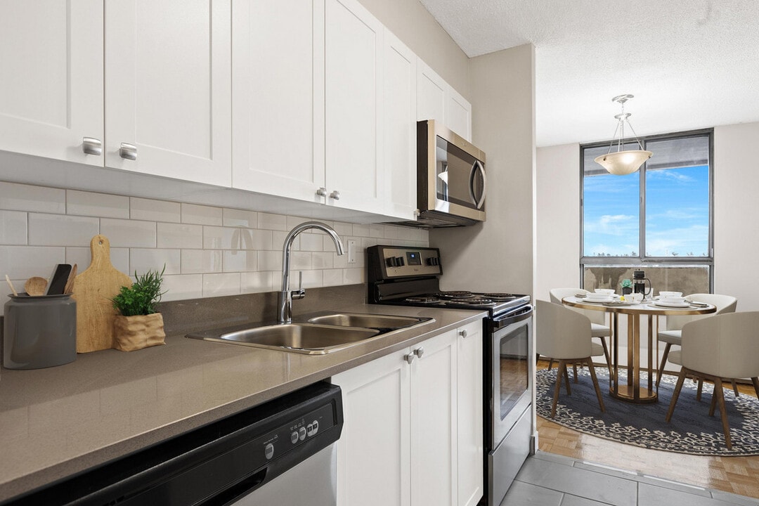 Arlington Apartments in Ottawa, ON - Building Photo