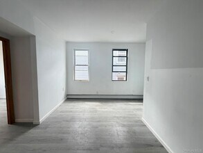 49-04 69th St in Queens, NY - Building Photo - Building Photo