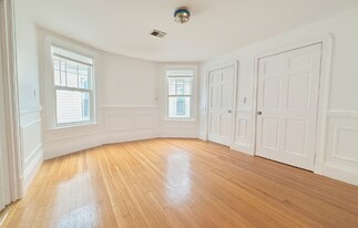 98 Harrishof St in Boston, MA - Building Photo