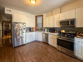 2022 W Roscoe St in Chicago, IL - Building Photo - Building Photo