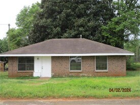 111 Worthy Dr in Thomaston, GA - Building Photo