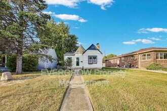 5244 E 10th St in Indianapolis, IN - Building Photo - Building Photo