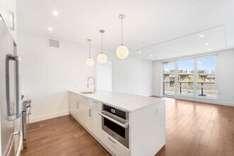 372 9th St in Jersey City, NJ - Building Photo - Building Photo