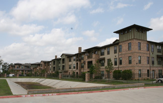 HomeTowne at Tomball Apartamentos