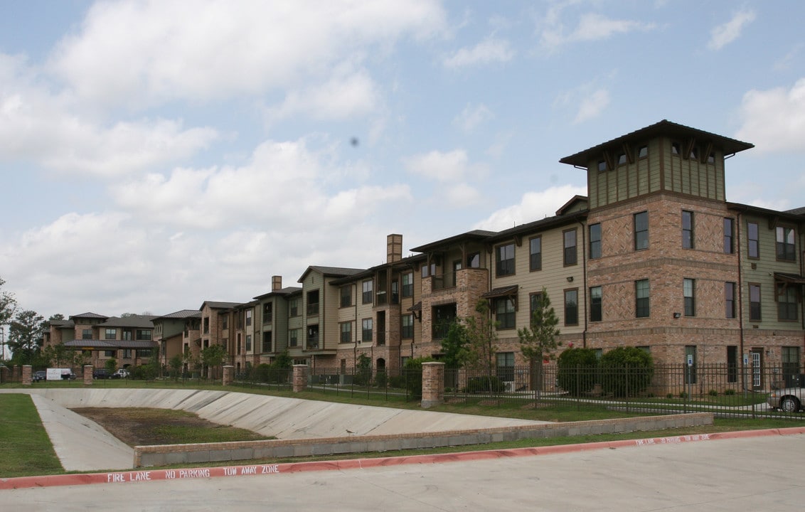 HomeTowne at Tomball in Tomball, TX - Building Photo