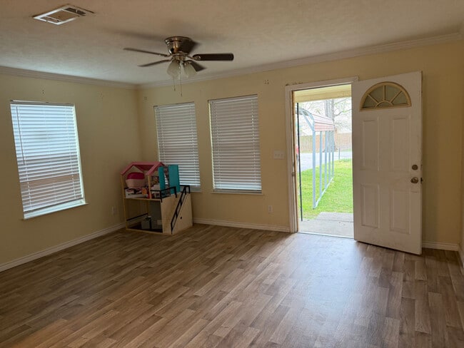 635 S Archie St in Vidor, TX - Foto de edificio - Building Photo