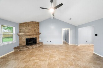 16330 Autumn Wind Dr in Houston, TX - Foto de edificio - Building Photo