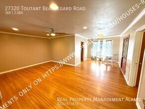 27320 Toutant Beauregard Rd in Boerne, TX - Building Photo - Building Photo