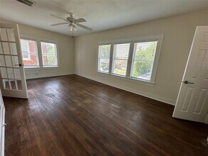 2421 Isabella St in Houston, TX - Building Photo - Building Photo