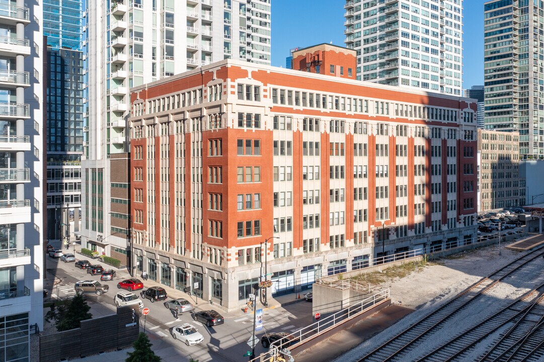 Polk Street Station in Chicago, IL - Foto de edificio