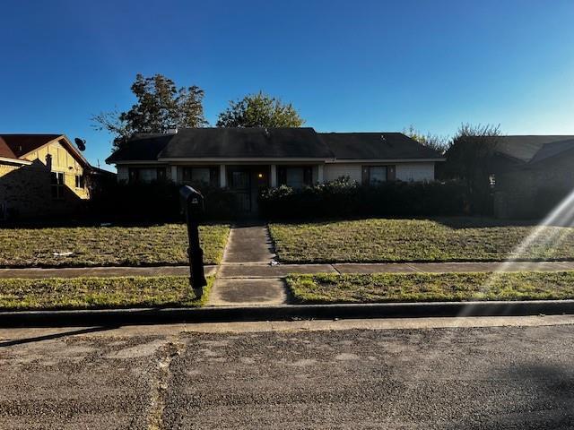 1006 Alicia Ln in Lancaster, TX - Building Photo - Building Photo