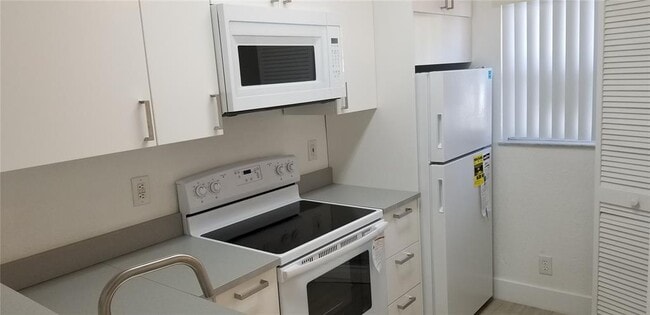 3752 NW 91st Ln in Sunrise, FL - Building Photo - Building Photo
