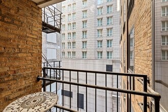 40 E Delaware Pl, Unit 805 in Chicago, IL - Foto de edificio - Building Photo