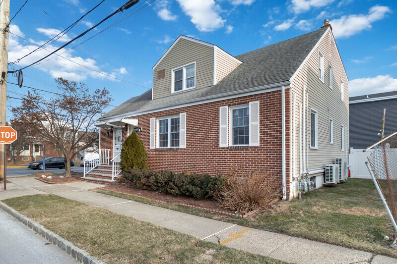 6 Watsessing Ave in Belleville, NJ - Building Photo