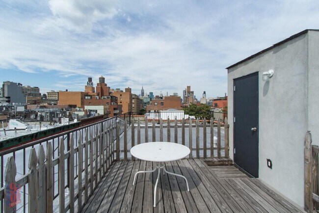 232 Elizabeth St in New York, NY - Building Photo - Building Photo