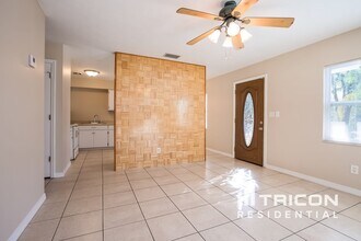 710 Westbrook Ave in Brandon, FL - Foto de edificio - Building Photo