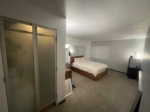 330 S Barrington Ave, Unit 210 in Los Angeles, CA - Building Photo - Building Photo