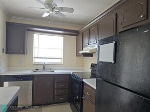 9949 Sandalfoot Blvd in Boca Raton, FL - Building Photo - Building Photo