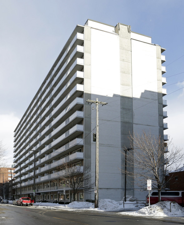 St. Moritz Apartments in Ottawa, ON - Building Photo