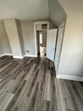 406 N D St, Unit 3 in Oskaloosa, IA - Foto de edificio - Building Photo