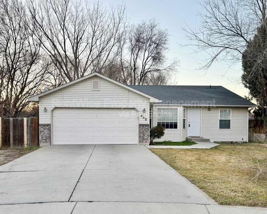 642 Togstad Ct in Nampa, ID - Building Photo