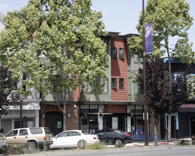 Adeline Street Apartments in Berkeley, CA - Foto de edificio - Building Photo