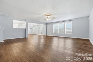 910 Torsion Lane in Clover, SC - Foto de edificio - Building Photo