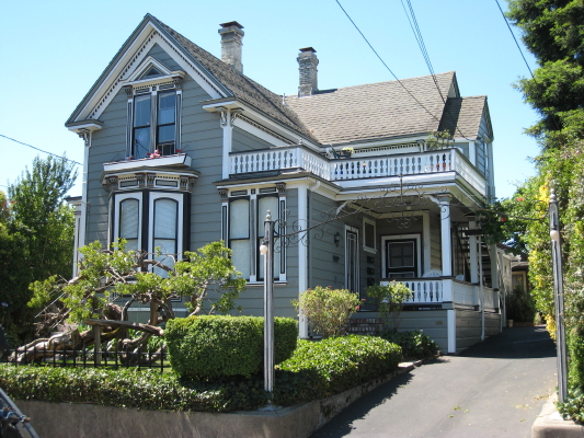 Parkhearst Estate in Petaluma, CA - Building Photo