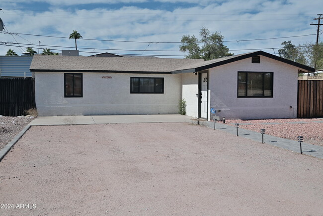 1108 N Esther St in Tempe, AZ - Building Photo - Building Photo