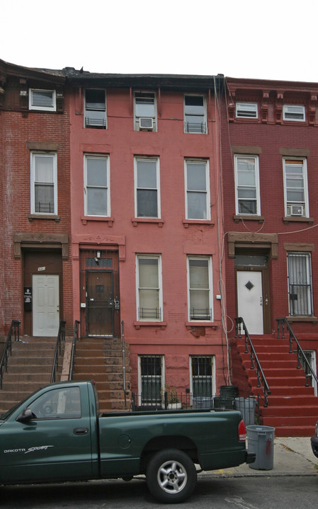 938 Lafayette Ave in Brooklyn, NY - Building Photo