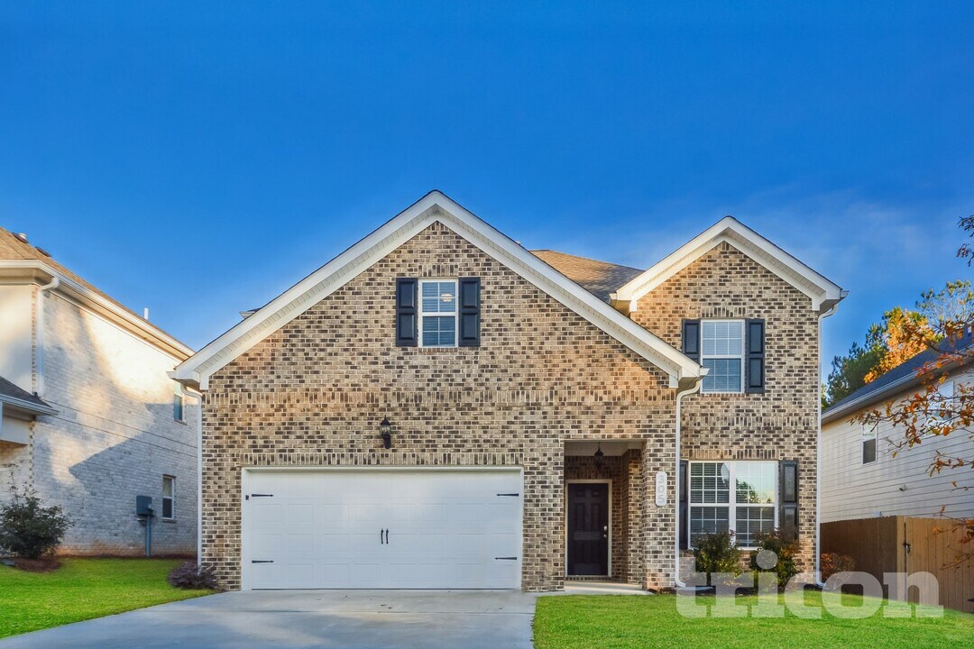 305 Escalade Dr in Stockbridge, GA - Building Photo