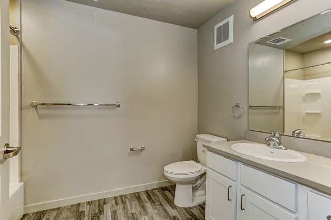 Sky Ridge Apartments in Nampa, ID - Building Photo - Building Photo