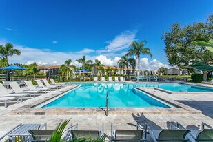 Trellis at the Lakes in St. Petersburg, FL - Building Photo