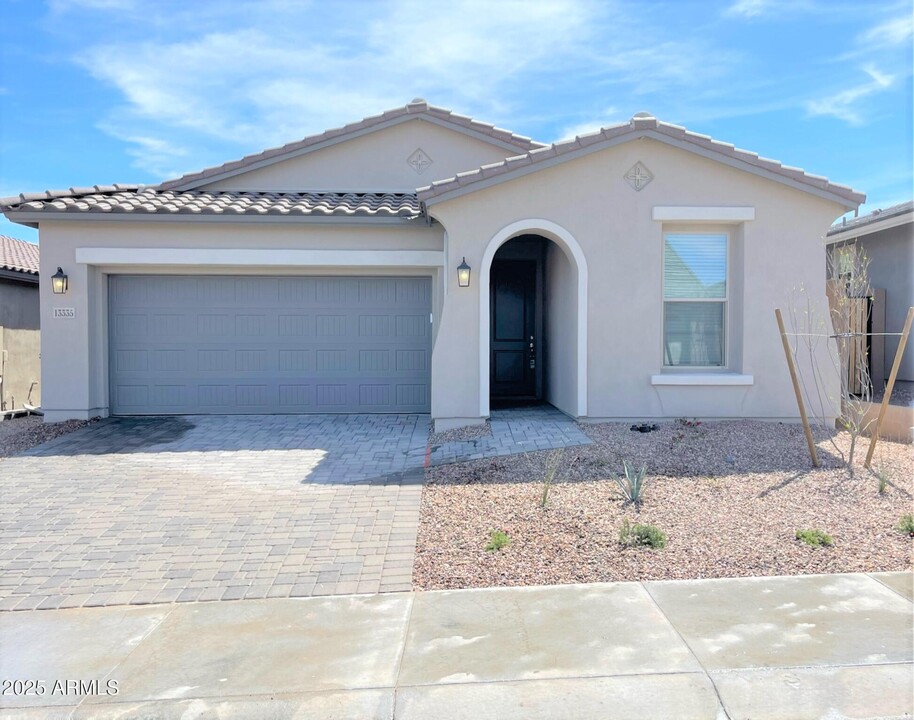 13335 W Red Range Wy in Peoria, AZ - Building Photo