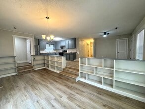 5437 Thomas Dr in Graceville, FL - Building Photo - Building Photo