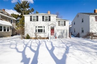 206 Farmington Rd in Rochester, NY - Building Photo