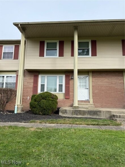 195 Surrey Ln in Canfield, OH - Building Photo