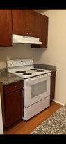7725 Timber Hill Dr, Unit D in Everett, WA - Building Photo