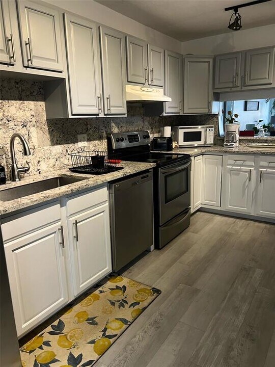 5414 SW 44th Ave in Fort Lauderdale, FL - Building Photo