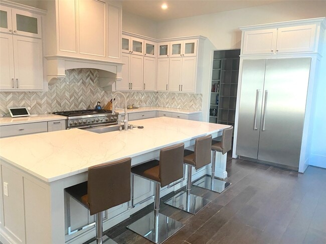 property at 4642 Devon St