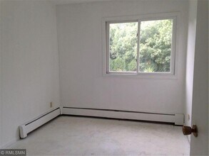 1601 N Innsbruck Dr-Unit -307 in Fridley, MN - Building Photo - Building Photo